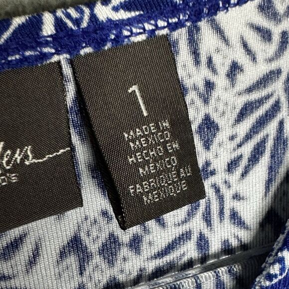 Chico's Travelers Tunic Top Size 1 M(8) Shirt Blue White Pineapple Printed Beach - Picture 4 of 8